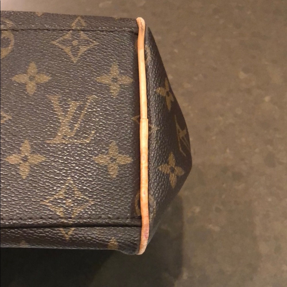 Authentic Louis Vuitton Manhattan GM - Picture 7 of 8